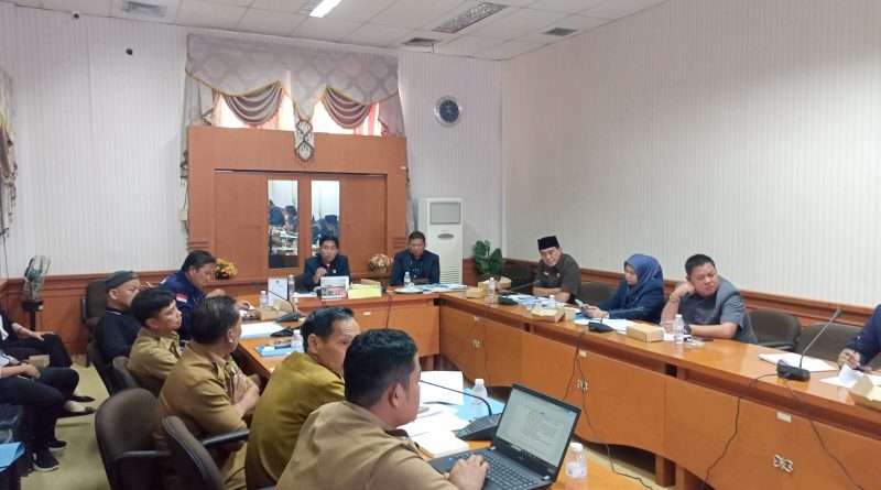 RDP Bersama DPRD Nunukan, Perumda Air Minum Tirta Taka Tegaskan Komitmen Transparansi dan Optimalisasi Pelayanan RDP Bersama DPRD Nunukan, Perumda Air Minum Tirta Taka Tegaskan Komitmen Transparansi dan Optimalisasi Pelayanan